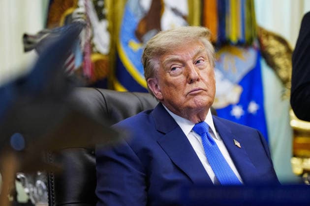President Donald Trump Signs Executive Order on Childhood Vaccines US President Donald Trump prepares to sign an executive order that reevaluates childhood vaccines in the Oval Office of the White House in Washington, DC on August 10, 2026. While the executive order still recommends childhood vaccines for 11 diseases, including measles and polio, it calls for limiting vaccines for other diseases, like hepatitis A and B and meningococcal disease, to high-risk populations. Photo by Bonnie Cash Pool ABACAPRESS.COM WASHINGTON DC United States  Copyright: xPool ABACAx