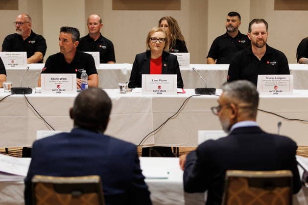 August 10, 2026, Toronto, On, Canada: La pro sidente nationale d Unifor, Lana Payne, est assise face aux repro sentants de GM Canada alors qu Unifor entame les no gociations avec General Motors o Toronto, le lundi 10 aooÂ»t 2026. LA PRESSE CANADIENNE Toronto Canada  - ZUMAc35_ 20260810_zaf_c35_032 Copyright: xKeitoxNewmanx