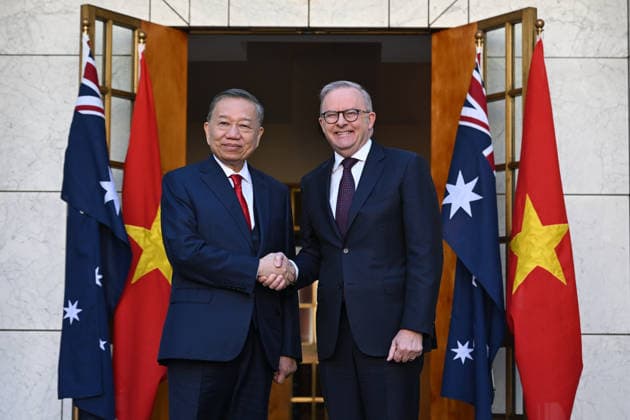 TO LAM AUSTRALIA VISIT, Vietnam General Secretary and President To Lam (left) is greeted by Australian Prime Minister Anthony Albanese ahead of a meeting at Parliament House in Canberra, Tuesday, August 11, 2026. Vietnam s president is visiting Australia for the first time. ( NO ARCHIVING CANBERRA AUSTRALIAN CAPITAL TERRITORY AUSTRALIA  Copyright: xLUKASxCOCHx 20260811156677451308