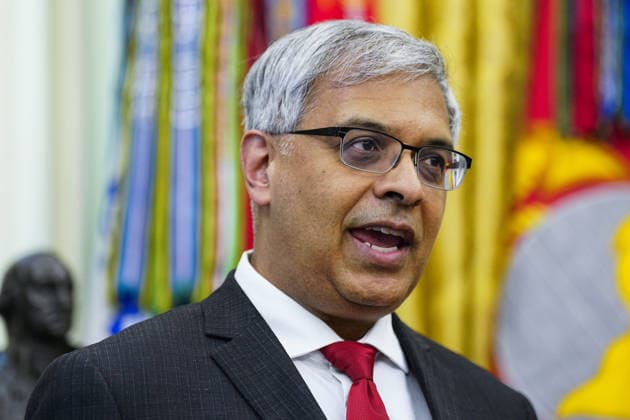 August 10, 2026, Washington, District Of Columbia, USA: Jayanta Bhattacharya, Director, National Institutes of Health (NIH) speaks before United States President Donald J Trump signs an executive order that reevaluates childhood vaccines in the Oval Office of the White House in Washington, DC, USA, on August 10, 2026. While the executive order still recommends childhood vaccines for 11 diseases, including measles and polio, it calls for limiting vaccines for other diseases, like hepatitis A and B and meningococcal disease, to high-risk populations Washington USA  - ZUMAs152 20260810_faa_s152_026 Copyright: xBonniexCashx-xPoolxviaxCNPx
