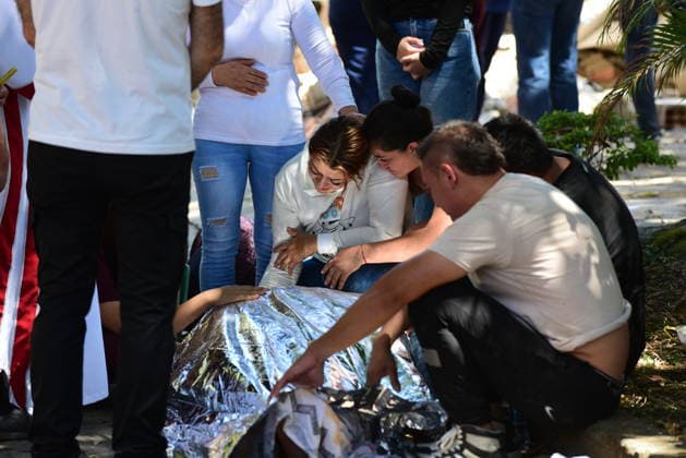 111 killed, 87 injured as magnitude 7.4 earthquake strikes Colombia CALI, COLOMBIA - AUGUST 10: Relatives and bystanders mourn beside the body of a person killed after a magnitude 7.4 earthquake struck western Colombia, on August 10, 2026 in Cali, Colombia. Preliminary reports indicate that several structures collapsed, buildings and roads were damaged, and some public services were temporarily disrupted. Hospitals activated emergency plans to treat the injured, while technical teams began assessing damaged buildings as authorities warned residents to avoid unsafe structures and remain alert for aftershocks. Edwin Rodriguez Pipicano Anadolu Cali Colombia. Editorial use only. Please get in touch for any other usage.  Copyright: x2026xAnadoluxEdwinxRodriguezxPipicanox