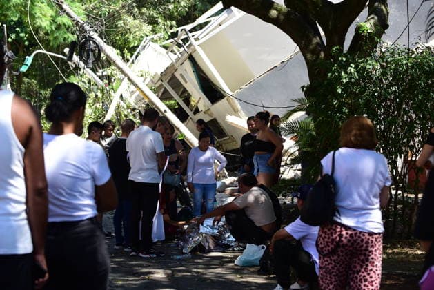 111 killed, 87 injured as magnitude 7.4 earthquake strikes Colombia CALI, COLOMBIA - AUGUST 10: Relatives and bystanders mourn beside the body of a person killed after a magnitude 7.4 earthquake struck western Colombia, on August 10, 2026 in Cali, Colombia. Preliminary reports indicate that several structures collapsed, buildings and roads were damaged, and some public services were temporarily disrupted. Hospitals activated emergency plans to treat the injured, while technical teams began assessing damaged buildings as authorities warned residents to avoid unsafe structures and remain alert for aftershocks. Edwin Rodriguez Pipicano Anadolu Cali Colombia. Editorial use only. Please get in touch for any other usage.  Copyright: x2026xAnadoluxEdwinxRodriguezxPipicanox