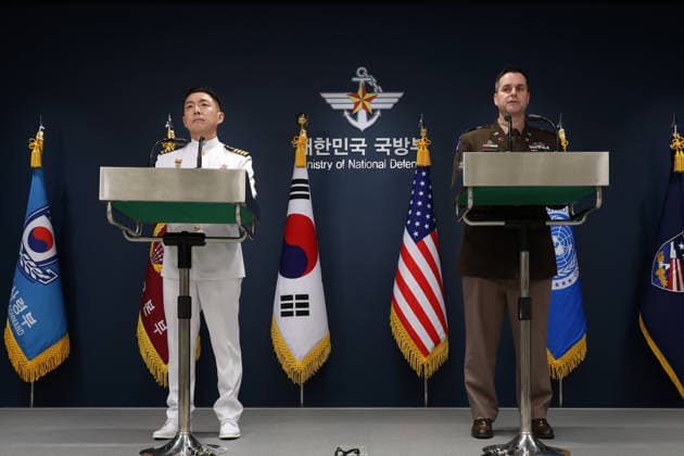 South Korea and USA hold joint briefing on 2026 freedom shield military exercise in South Korea Col. Ryan Donald (R), public affairs director of the United Nations Command, Combined Forces Command and U.S. Forces Korea, and Col. Jang Do-young, public affairs director of South Korea s Joint Chiefs of Staff, hold a joint press briefing on the 2026 Freedom Shield (FS) exercise at the Ministry of National Defense in Seoul, South Korea, on August 10, 2026. Seoul South Korea  Copyright: xMatrixxImages JungxUi-Chelx