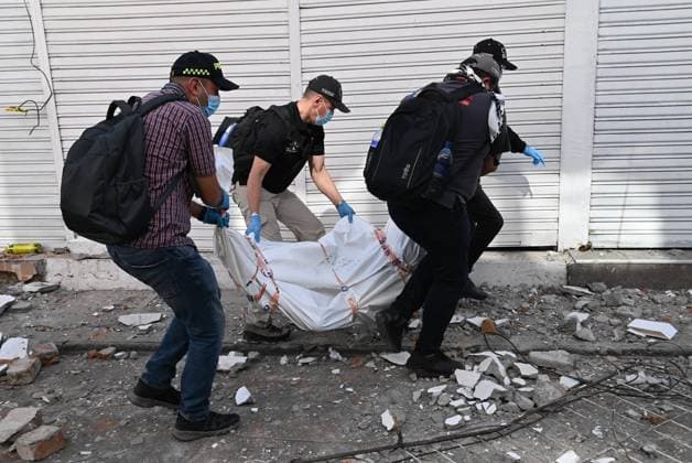 111 killed, 87 injured as magnitude 7.4 earthquake strikes Colombia PEREIRA, COLOMBIA - AUGUST 10: Forensic personnel and police carry the body of a victim through an area damaged by a powerful earthquake that struck Colombia, killing at least 18 people, on August 10, 2026 in Pereira, Colombia. Preliminary reports indicate that several structures collapsed, buildings and roads were damaged, and some public services were temporarily disrupted. Hospitals activated emergency plans to treat the injured, while technical teams began assessing damaged buildings as authorities warned residents to avoid unsafe structures and remain alert for aftershocks. Alexis Munera Anadolu Pereira Colombia. Editorial use only. Please get in touch for any other  Copyright: x2026xAnadoluxAlexisxMunerax