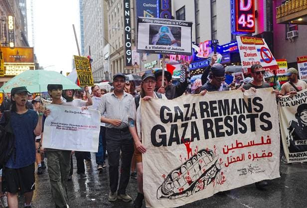 Rally for Anas Al-Sharif and the journalists of Gaza in New York NEW YORK, UNITED STATES - AUGUST 10: Protesters holding banners and Palestinian flags march to Times Square after picketing The New York Times to demand justice for Palestinian journalist Anas Al-Sharif and all journalists killed in Gaza by Israel, on August 10, 2026, in New York City, United States. Selcuk Acar Anadolu New York United States. Editorial use only. Please get in touch for any other usage.  Copyright: x2026xAnadoluxSelcukxAcarx