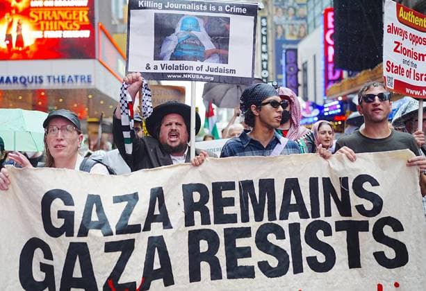Rally for Anas Al-Sharif and the journalists of Gaza in New York NEW YORK, UNITED STATES - AUGUST 10: Protesters holding banners and Palestinian flags march to Times Square after picketing The New York Times to demand justice for Palestinian journalist Anas Al-Sharif and all journalists killed in Gaza by Israel, on August 10, 2026, in New York City, United States. Selcuk Acar Anadolu New York United States. Editorial use only. Please get in touch for any other usage.  Copyright: x2026xAnadoluxSelcukxAcarx