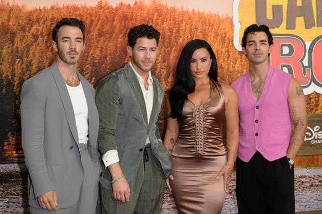 BURBANK, USA, August 10, 2026: Kevin Jonas, Nick Jonas, Demi Lovato, and Joe Jonas at the world premiere of Disney s *Camp Rock 3* at the Walt Disney Studio Lot. Photo by Paul Smith, Featureflash 458817, August 10, 2026, Burbank, CA  Copyright: xPaulxSmithx xFeaturesxFlashx xStarfacex STAR_458817_027