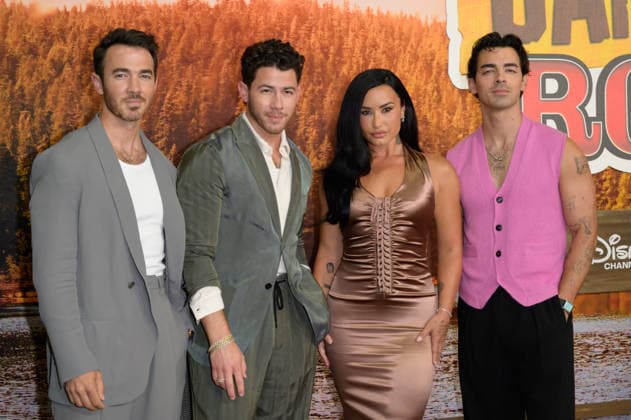 BURBANK, USA, August 10, 2026: Kevin Jonas, Nick Jonas, Demi Lovato, and Joe Jonas at the world premiere of Disney s *Camp Rock 3* at the Walt Disney Studio Lot. Photo by Paul Smith, Featureflash 458817, August 10, 2026, Burbank, CA  Copyright: xPaulxSmithx xFeaturesxFlashx xStarfacex STAR_458817_028