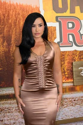 BURBANK, USA, August 10, 2026: Demi Lovato at the world premiere of Disney s *Camp Rock 3* at the Walt Disney Studio Lot. Photo by Paul Smith, Featureflash 458817, August 10, 2026, Burbank, CA  Copyright: xPaulxSmithx xFeaturesxFlashx xStarfacex STAR_458817_043