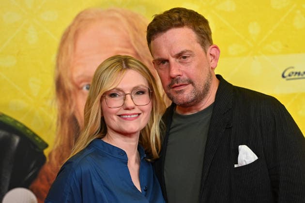 Johanna Christine GEHLEN (Schauspielerin), Sebastian BEZZEL (Schauspieler). Weltpremiere STECKERLFISCHFIASKO am 10.08.20226 im Mathaeser Kino in Muenchen. Roter Teppich,Red Carpet. *** Johanna Christine GEHLEN, actress; Sebastian BEZZEL, actor; World premiere of *STECKERLFISCHFIASKO* on August 10, 20226, at the Mathaeser Kino in Munich; Red Carpet