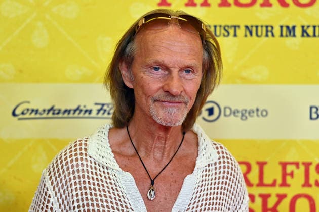 Eisi GULP (Schauspieler), Einzelbild,angeschnittenes Einzelmotiv,Portraet,Portrait,Porträt. Weltpremiere STECKERLFISCHFIASKO am 10.08.20226 im Mathaeser Kino in Muenchen. Roter Teppich,Red Carpet. *** Eisi GULP, actor; still image; cropped close-up; portrait; World Premiere of *STECKERLFISCHFIASKO* on August 10, 20226, at the Mathäuser Kino in Munich; red carpet