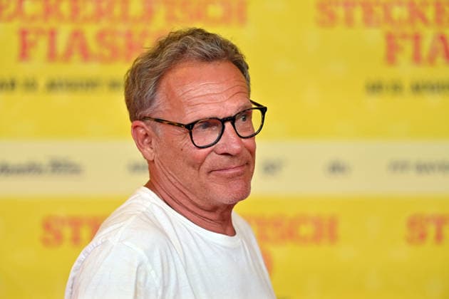 Christian TRAMITZ (Schauspieler), Einzelbild,angeschnittenes Einzelmotiv,Portraet,Portrait,Porträt. Weltpremiere STECKERLFISCHFIASKO am 10.08.20226 im Mathaeser Kino in Muenchen. Roter Teppich,Red Carpet. *** Christian TRAMITZ, actor; still image, cropped single shot, portrait; World Premiere of *STECKERLFISCHFIASKO* on August 10, 20226, at the Mathäuser Kino in Munich; Red Carpet
