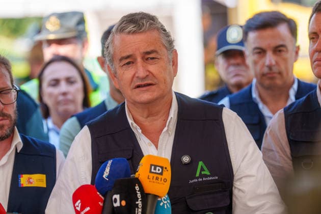 More than 500 personnel are fighting the fire in Niebla, Huelva. The First Vice President and Minister of the Presidency, Health and Emergencies, Antonio Sanz, speaks to the media at the Forward Command Post for the Niebla, Huelva, wildfire before the coordination meeting August 11, 2026, in Niebla, Huelva, Andalusia, Spain More than 500 personnel from the Military Emergency Unit (UME) and the Civil Guard are now participating in efforts to extinguish the forest fire in Niebla, Huelva, following a further expansion of the human and material resources allocated to this operation. In addition, the UME has added four new bulldozers that will be deployed throughout Tuesday, primarily for use in the rear area. AUGUST 11, 2026 Francisco J Niebla  Copyright: xFranciscoxJ.xOlmox 7709381