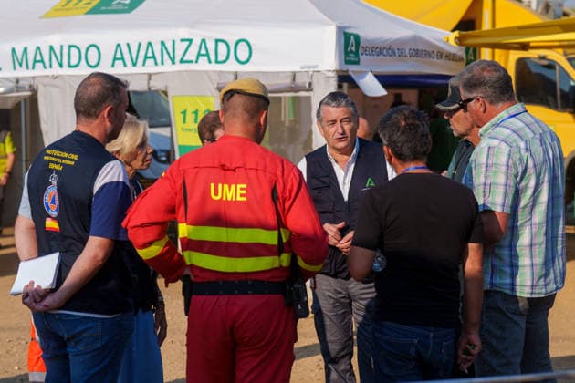 More than 500 personnel are fighting the fire in Niebla, Huelva. The First Vice President and Minister of the Presidency, Health and Emergencies, Antonio Sanz c, at the Forward Command Post for the Niebla, Huelva, wildfire before the coordination meeting. August 11, 2026, in Niebla, Huelva, Andalusia, Spain. More than 500 personnel from the Military Emergency Unit (UME) and the Civil Guard are now participating in efforts to extinguish the forest fire in Niebla, Huelva, following a further expansion of the human and material resources allocated to this operation. Additionally, the UME has added four new bulldozers that will be deployed throughout Tuesday, primarily for use in the rear area. AUGUST 11, 2026 Francisco J Niebla, Huelva, Andal  Copyright: xFranciscoxJ.xOlmox 7709384