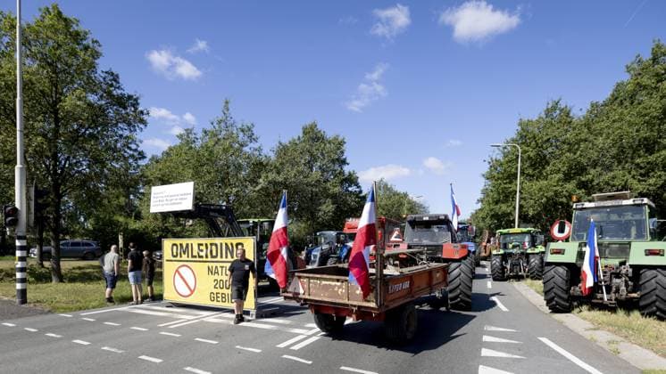WIERDEN - Farmers are blocking the N35 between Wierden and Nijverdal during a protest against the cabinet s nitrogen measures. VINCENT JANNINK ANP netherlands out - belgium out  Copyright: xx x565257578x originalFilename: 565257578.jpg