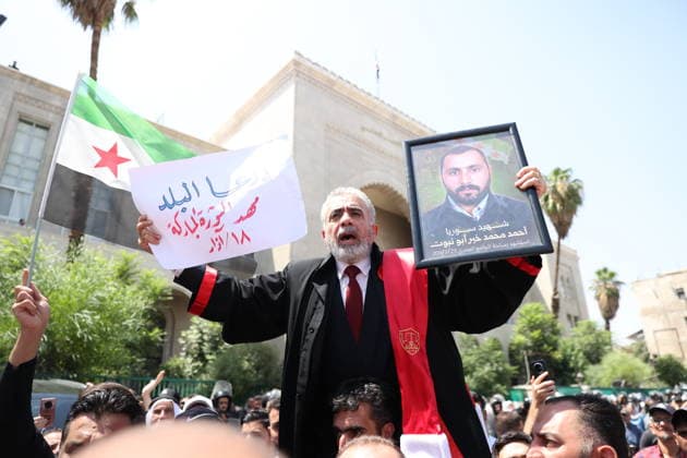Death sentences for Bashar al-Assad and senior figures in Syria welcomed with celebrations DAMASCUS, SYRIA - AUGUST 11: Syrians gather around the Palace of Justice to celebrate a court s death sentences against ousted leader Bashar al-Assad, his brother Maher al-Assad and his cousin Atef Najib, carrying photographs of people killed by the Assad regime, in the capital Damascus, Syria, on August 11, 2026. Izz Aldien Alqasem Anadolu Damascus Syria. Editorial use only. Please get in touch for any other usage.  Copyright: x2026xAnadoluxIzzxAldienxAlqasemx