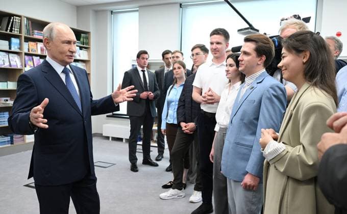 Russian President Putin Visits Novosibirsk State University Center Russian President Vladimir Putin visits a specialized scientific and educational center at Novosibirsk State University during a visit to the Novosibirsk region, Russia, on August 11, 2026. Putin toured the facilities, spoke with students, postgraduate students and young scientists, and viewed a presentation on the university’s new campus. Russian President official apaimages Russia Russia Russian Federation 110826_Russia_RPO_00(3) Copyright: xapaimagesxRussianxPresidentxxofficialx xapaimagesx
