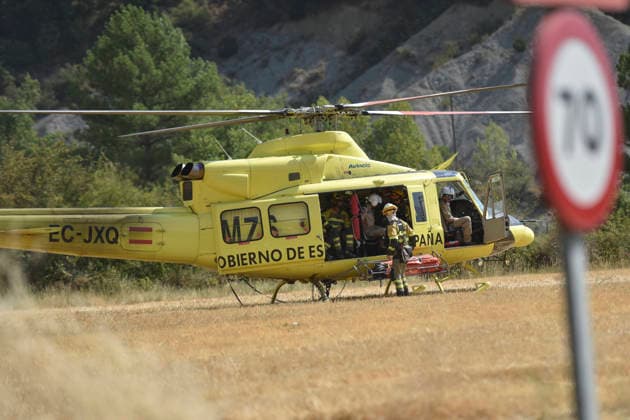 The wildfire in Las Penas de Riglos, Huesca, continues to spread, with 3,500 hectares burned and more than 500 people evacuated. Firefighters are working to extinguish the wildfire in Las Penas de Riglos, as of August 11, 2026, in Las Penas de Riglos, Hoya de Huesca, Huesca, Aragon, Spain. The wildfire that began on Monday, August 10, in the municipality of Las Penas de Riglos, Huesca, continues to spread on Tuesday, with some 3,500 hectares burned and a total of 156 people evacuated. This morning, the evacuation of Bailo, Alastuey, and Larués was ordered. AUGUST 11, 2026. Veró, Huesca, Aragon, Huesca, Aragon, Spain  Copyright: xVeronicaxLacasax 7709872