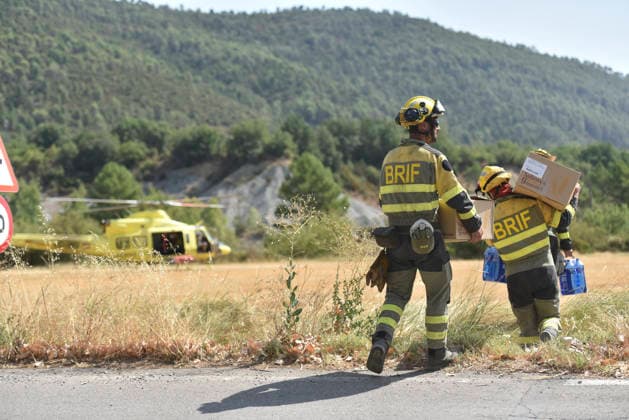 The wildfire in Las Penas de Riglos, Huesca, continues to spread, with 3,500 hectares burned and more than 500 people evacuated. Firefighters are working to extinguish the wildfire in Las Penas de Riglos, as of August 11, 2026, in Las Penas de Riglos, Hoya de Huesca, Huesca, Aragon, Spain. The wildfire that began on Monday, August 10, in the municipality of Las Penas de Riglos, Huesca, continues to spread on Tuesday, with some 3,500 hectares burned and a total of 156 people evacuated. This morning, the evacuation of Bailo, Alastuey, and Larués was ordered. AUGUST 11, 2026. Veró, Huesca, Aragon, Huesca, Aragon, Spain  Copyright: xVeronicaxLacasax 7709879