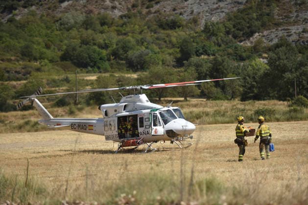 The wildfire in Las Penas de Riglos, Huesca, continues to spread, with 3,500 hectares burned and more than 500 people evacuated. Firefighters are working to extinguish the wildfire in Las Penas de Riglos, as of August 11, 2026, in Las Penas de Riglos, Hoya de Huesca, Huesca, Aragon, Spain. The wildfire that began on Monday, August 10, in the municipality of Las Penas de Riglos, Huesca, continues to spread on Tuesday, with some 3,500 hectares burned and a total of 156 people evacuated. This morning, the evacuation of Bailo, Alastuey, and Larués was ordered. AUGUST 11, 2026. Veró, Huesca, Aragon, Huesca, Aragon, Spain  Copyright: xVeronicaxLacasax 7709881