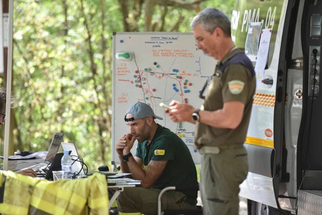 The wildfire in Las Penas de Riglos, Huesca, continues to spread, with 3,500 hectares burned and more than 500 people evacuated. Forward command post for the Las Penas de Riglos wildfire, August 11, 2026, in Las Penas de Riglos, Hoya de Huesca, Huesca, Aragon, Spain. The wildfire that began this Monday, August 10, in the municipality of Las Penas de Riglos, Huesca, continues to spread this Tuesday, with some 3,500 hectares burned and a total of 156 people evacuated. This morning, the evacuation of Bailo, Alastuey, and Larués was ordered. AUGUST 11, 2026 Veró, Huesca, Aragon, Huesca, Aragon, Spain  Copyright: xVeronicaxLacasax 7709897