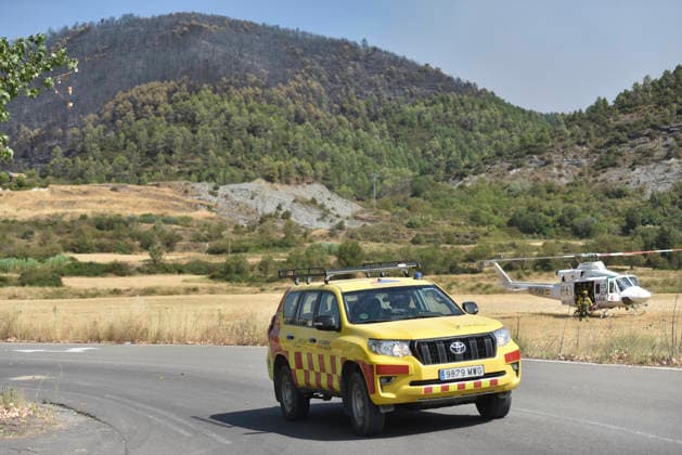 The wildfire in Las Penas de Riglos, Huesca, continues to spread, with 3,500 hectares burned and more than 500 people evacuated. Civil protection and firefighting crews are working to extinguish the wildfire in Las Penas de Riglos, as of August 11, 2026, in Las Penas de Riglos, Hoya de Huesca, Huesca, Aragon, Spain. The wildfire that began on Monday, August 10, in the municipality of Las Penas de Riglos, Huesca, continues to spread on Tuesday, with some 3,500 hectares burned and a total of 156 people evacuated. This morning, the evacuation of Bailo, Alastuey, and Larués was ordered. AUGUST 11, 2026. Veró, Huesca, Aragon, Huesca, Aragon, Spain  Copyright: xVeronicaxLacasax 7709898