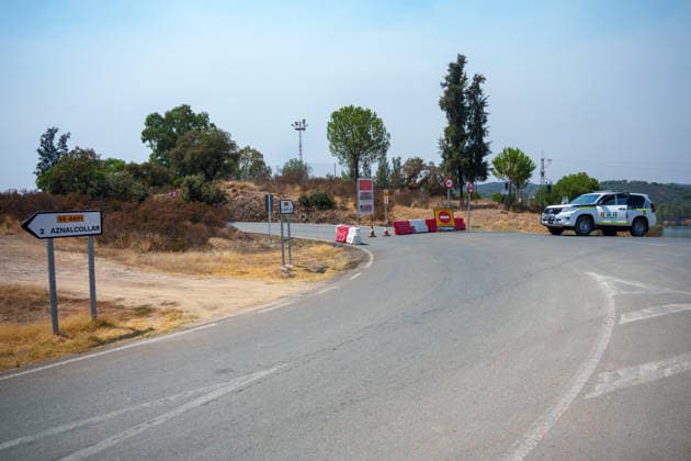 More than 500 personnel are fighting the wildfire in Niebla, Huelva. The access road has been cut off due to the wildfire in Niebla, Huelva, in the town of Aznalcóllar, with the flames spreading into the province of Seville. August 11, 2026, in Niebla, Huelva, Andalusia, Spain. More than 500 personnel from the Military Emergency Unit (UME) and the Civil Guard are now participating in efforts to extinguish the forest fire in Niebla, Huelva, following a further expansion of the human and material resources allocated to this operation. Additionally, the UME has added four new bulldozers that will be deployed throughout Tuesday, primarily for use in the rear area. AUGUST 11, 2026 Francisco J Niebla, Huelva, Andalusia, Spain Niebla, Huelva, And  Copyright: xFranciscoxJ.xOlmox 7709936