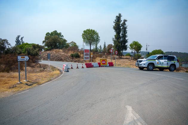 More than 500 personnel are fighting the wildfire in Niebla, Huelva. The access road has been cut off due to the wildfire in Niebla, Huelva, in the town of Aznalcóllar, with the flames spreading into the province of Seville. August 11, 2026, in Niebla, Huelva, Andalusia, Spain. More than 500 personnel from the Military Emergency Unit (UME) and the Civil Guard are now participating in efforts to extinguish the forest fire in Niebla, Huelva, following a further expansion of the human and material resources allocated to this operation. Additionally, the UME has added four new bulldozers that will be deployed throughout Tuesday, primarily for use in the rear area. AUGUST 11, 2026 Francisco J Niebla, Huelva, Andalusia, Spain Niebla, Huelva, And  Copyright: xFranciscoxJ.xOlmox 7709937