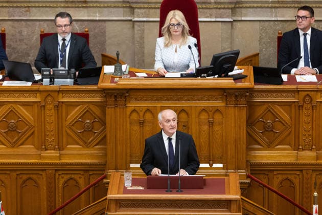 (260811) -- BUDAPEST, Aug. 11, 2026 -- Andras Baka (front), Hungary s newly elected president, delivers a speech at the parliament in Budapest, Hungary, Aug. 11, 2026. Hungary s parliament on Tuesday elected former Supreme Court chief Andras Baka as the country s new president. (Photo by Xinhua) HUNGARY-BUDAPEST-ANDRAS BAKA-NEW PRESIDENT PeterxZsolnai 