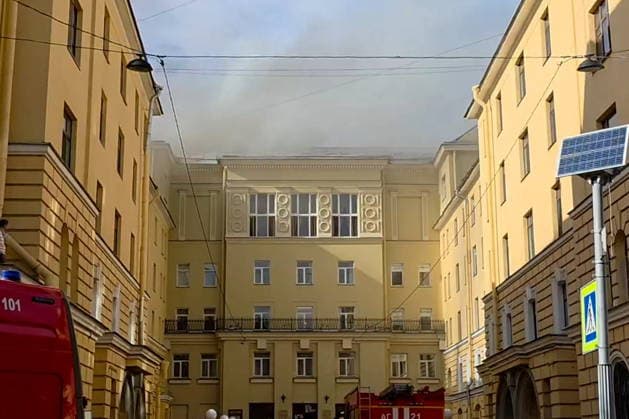RUSSIA, ST PETERSBURG - AUGUST 11, 2026: A roof fire breaks out at the Vyborgsky Palace of Culture. Video screen grab. Best quality available. Yulia Andreyeva TASS  96034144