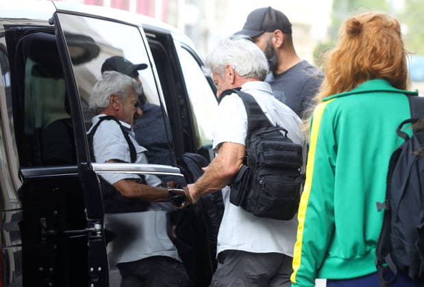 Croatia, Zagreb, 110826. In front of the Esplanade Hotel. Famous American actor Sean Penn leaving the hotel after finishing filming in Zagreb. Photo: Damjan Tadic CROPIX Copyright: xxDamjanxTadicx sean_penn3-110826
