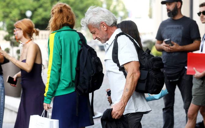 Croatia, Zagreb, 110826. In front of the Esplanade Hotel. Famous American actor Sean Penn leaving the hotel after finishing filming in Zagreb. Photo: Damjan Tadic CROPIX Copyright: xxDamjanxTadicx sean_penn5-110826