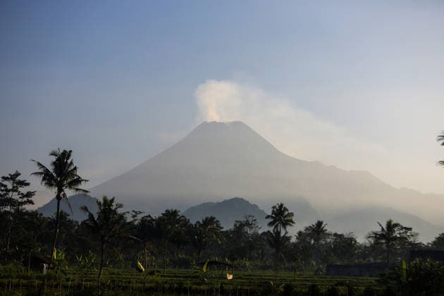 Mount Merapi Indonesia Volcano Mount Merapi in Sleman, Yogyakarta, Indonesia, emitted sulfuric volcanic smoke from its summit on August 10, 2026. Mount Merapi is one of the most active volcanoes in the world. Yogyakarta, Yogyakarta Special Region YOGYAKARTA SPECIAL REGION Indonesia  Copyright: xSlametxRiyadix originalFilename: riyadi-notitle260811_np7uj.jpg