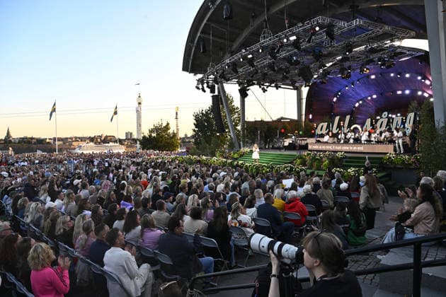 STOCKHOLM, SVERIGE 20260811 Programledare Pernilla Wahlgren under säsongens sista Allsang pa Skansen pa tisdagskvällen. STOCKHOLM SVERIGE x10080x *** STOCKHOLM, SWEDEN 20260811 Host Pernilla Wahlgren during the season s final episode of Allsang pa Skansen on Tuesday evening STOCKHOLM SWEDEN x10080x  Copyright: xFredrikxSandberg TTx ALLSANG PA SKANSEN 2026 Ba6guYzChPU