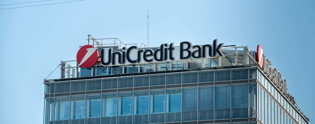 Bratislava, Slowakei ? 27. April 2026: UniCredit Bank-Schild am Gebäude. Bratislava. Slowakei. Bratislava, Slovakia - April, 27, 2026 : UniCredit Bank sign on the building. Bratislava. Slovakia. (License=RM) Copyright: xZoonar.com StefanxSutkax 25425903