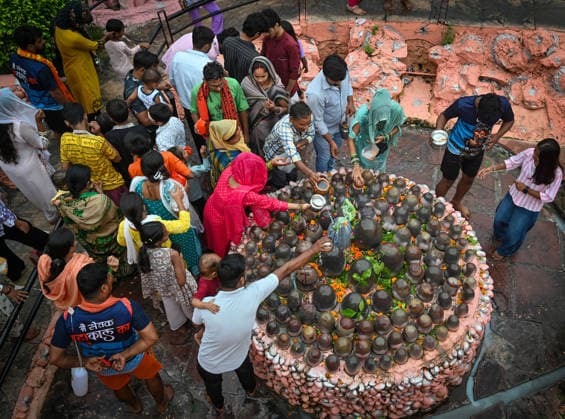 NEW DELHI, INDIA - AUGUST 11: A large number of devotees gather to offer prayers and perform religious rituals on the occasion of Sawan Shivratri at a temple on August 11, 2026 in New Delhi, India. Shravan Shivratri is a sacred Hindu festival dedicated to Lord Shiva, observed on the Krishna Paksha Chaturdashi tithi of the holy month of Shravan. The festival commemorates Lord Shiva consuming the Halahala poison to save the universe during the churning of the cosmic ocean. The devotees bath the shivlinga with Gangajal, raw milk, honey, curd, ghee (Panchamrit) and other cooling liquids to help soothe his intense heat. (Photo by Sanchit Khanna Hindustan Times) Devotees Throng Shiva Temples On Occasion Of Shravan Shivratri Festival