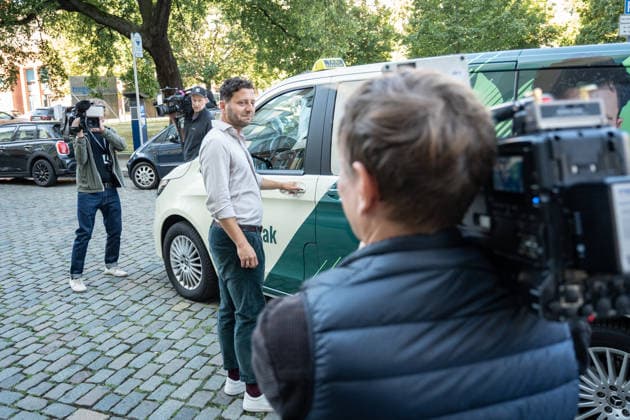 Felix Banaszak, Bundesvorsitzender BÜNDNIS 90 DIE GRÜNEN, startet zu seiner Sommertour 2026 unter dem Motto Taxi Banaszak;Taxi Banaszak Sommertour von Felix Banaszak startet in Berlin, Berlin Berlin Deutschland Parteizentrale *** Felix Banaszak, Federal Chair of BÜNDNIS 90 THE GREENS, kicks off his 2026 summer tour under the slogan Taxi Banaszak. Felix Banaszak’s Taxi Banaszak summer tour begins in Berlin, Berlin, Berlin, Germany, at the party headquarters.