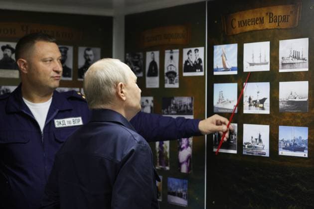 Russia Putin Far Eastern Federal District 9220818 12.08.2026 Russian President Vladimir Putin visits the Guards missile cruiser Varyag during the final stage of the Pacific Fleet s exercises off the coast of Sakhalin region, Russia. Gavriil Grigorov Sputnik Sakhalin Region Russia  Copyright: xGavriilxGrigorovx