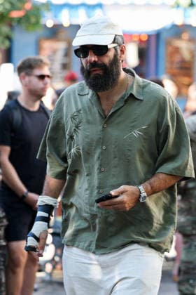 French DJ Kavinsky Funeral in Montmartre - Paris Romain Gavras arriving to the funeral ceremony for French DJ Vincent Belorgey, better known by his stage name Kavinsky at Saint-Pierre-de-Montmartre Church, perched atop Montmartre hill in the 18th arrondissement of Paris, France on August 12, 2026. Photo by Raphael Lafargue ABACAPRESS.COM Paris Ile-de-France France  Copyright: xLafarguexRaphael ABACAx