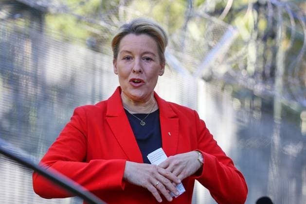 Berlin, Deutschland, 12.08.2026: Rotes Rathaus: Vorstellung des neuen TOP-Konzepts zum Schutz kritischer Infrastruktur: Franziska Giffey (SPD), stellt das neue TOP-Konzept (technischer, organisatorischer und physischer Schutz) vor. *** Berlin, Germany, August 12, 2026, Red City Hall: Presentation of the new TOP Concept for the Protection of Critical Infrastructure. Franziska Giffey (SPD) presents the new TOP Concept for technical, organizational, and physical protection. Copyright: xdtsxNachrichtenagenturx dts_129973