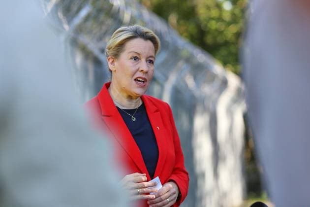 Berlin, Deutschland, 12.08.2026: Vorstellung des neuen Konzepts zum Schutz kritischer Infrastruktur: Franziska Giffey (SPD), stellt das neue TOP-Konzept (technischer, organisatorischer und physischer Schutz) vor. *** Berlin, Germany, August 12, 2026: Presentation of the new concept for the protection of critical infrastructure. Franziska Giffey (SPD) presents the new TOP concept for technical, organizational, and physical protection. Copyright: xdtsxNachrichtenagenturx dts_129972