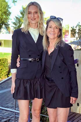 Kim Hnizdo mit Mutter Martina Hnizdo bei der Media Night der FEI World Championships Aachen 2026 im Champions Circle am Reitstadion. Aachen, 11.08.2026 *** Kim Hnizdo with her mother, Martina Hnizdo, at the Media Night for the 2026 FEI World Championships Aachen in the Champions Circle at the Aachen Equestrian Stadium, August 11, 2026 Foto:xC.xAdolph xFuturexImagex fei_6958
