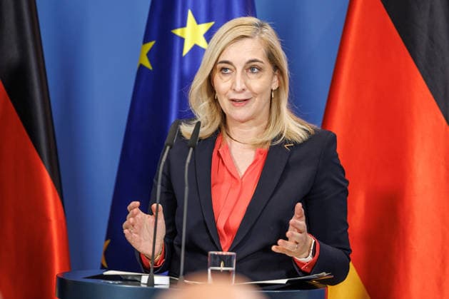 Pressekonferenz mit Bundesministerin Nina Warken und Bundesminister Alexander Dobrindt zur Reform des Rechts der Nachrichtendienste im Bundeskanzleramt in Berlin am 12. August 2026. Bundesministerin Nina Warken spricht zu den Anwesenden. Berlin Berlin Deutschland Kanzleramt *** Press conference with Federal Minister Nina Warken and Federal Minister Alexander Dobrindt on the reform of intelligence service law at the Federal Chancellery in Berlin on August 12, 2026. Federal Minister Nina Warken addresses those in attendance. Berlin, Berlin, Germany, Federal Chancellery
