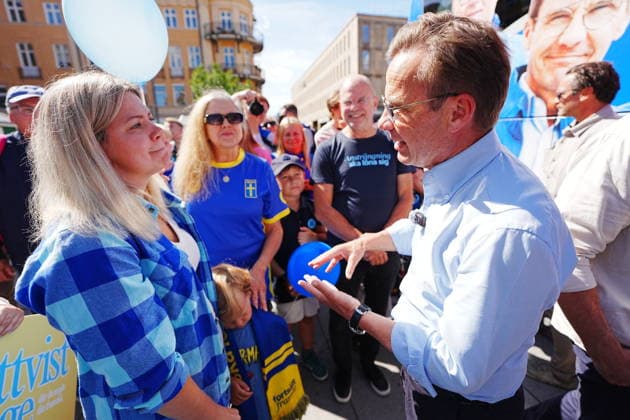 UPPSALA, SVERIGE 20260812 Moderaternas partiledare och statsminister Ulf Kristersson (M) fortsätter sin bussturnÃ med att valkampanja i Uppsala. UPPSALA SVERIGE x10658x *** UPPSALA, SWEDEN 20260812 Moderate Party leader and Prime Minister Ulf Kristersson (M) continues his bus tour with a campaign stop in Uppsala UPPSALA SWEDEN x10658x  Copyright: xMagnusxLejhall TTx MODERATERNAS BUSSTURNÃˆ UPPSALA fDnmZxd6EyA