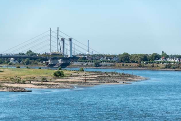 Pegel Ruhrort: Laut Vorhersage 1,33 m - der bisherige historische Tiefststand liegt bei 1,53. 12.08.2026 Duisburg ** NUR FÜR REDAKTIONELLE ZWECKE ** EDITORIAL USE ONLY **<p>Pegel Ruhrort: Laut Vorhersage 1,33 m - der bisherige historische Tiefststand liegt bei 1,53. 12.08.2026 Duisburg Deutschland NRW Duisburg Copyright: DanielxAttia *** Ruhrort Water Level: Forecast 1.33 m; the previous all-time low is 1.53 m. August 12, 2026, Duisburg ** FOR EDITORIAL USE ONLY ** EDITORIAL USE ONLY ** p Ruhrort Water Level: Forecast at 1.33 m; the previous all-time low is 1.53. August 12, 2026, Duisburg, Germany, North Rhine-Westphalia (NRW), Duisburg. Copyright DanielxAttia Copyright: DanielxAttia doc874jxmvy8gi1zhs1e2h ,EDITORIAL USE ONLY