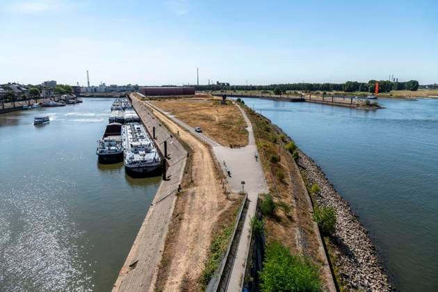 Pegel Ruhrort: Laut Vorhersage 1,33 m - der bisherige historische Tiefststand liegt bei 1,53. 12.08.2026 Duisburg ** NUR FÜR REDAKTIONELLE ZWECKE ** EDITORIAL USE ONLY **<p>Pegel Ruhrort: Laut Vorhersage 1,33 m - der bisherige historische Tiefststand liegt bei 1,53. 12.08.2026 Duisburg Deutschland NRW Duisburg Copyright: DanielxAttia *** Ruhrort Water Level: Forecast 1.33 m; the previous all-time low is 1.53 m. August 12, 2026, Duisburg ** FOR EDITORIAL USE ONLY ** EDITORIAL USE ONLY ** p Ruhrort Water Level: Forecast at 1.33 m; the previous all-time low is 1.53. August 12, 2026, Duisburg, Germany, North Rhine-Westphalia (NRW), Duisburg. Copyright DanielxAttia Copyright: DanielxAttia doc874jxncj8kxov5gve89 ,EDITORIAL USE ONLY