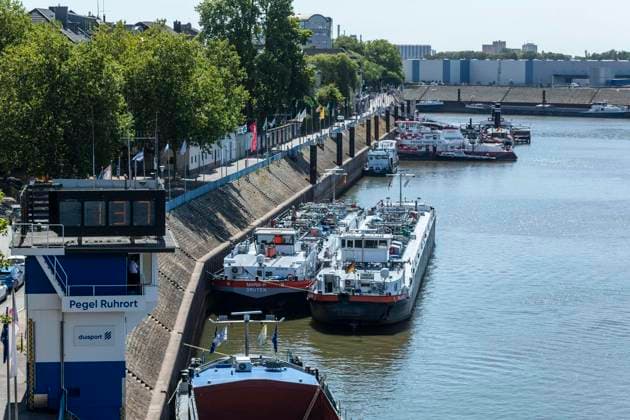 Pegel Ruhrort: Laut Vorhersage 1,33 m - der bisherige historische Tiefststand liegt bei 1,53. 12.08.2026 Duisburg ** NUR FÜR REDAKTIONELLE ZWECKE ** EDITORIAL USE ONLY **<p>Pegel Ruhrort: Laut Vorhersage 1,33 m - der bisherige historische Tiefststand liegt bei 1,53. 12.08.2026 Duisburg Deutschland NRW Duisburg Copyright: DanielxAttia *** Ruhrort Water Level: Forecast 1.33 m; the previous all-time low is 1.53 m. August 12, 2026, Duisburg ** FOR EDITORIAL USE ONLY ** EDITORIAL USE ONLY ** p Ruhrort Water Level: Forecast at 1.33 m; the previous all-time low is 1.53. August 12, 2026, Duisburg, Germany, North Rhine-Westphalia (NRW), Duisburg. Copyright DanielxAttia Copyright: DanielxAttia doc874jxnh5jdg1fbibkgic ,EDITORIAL USE ONLY