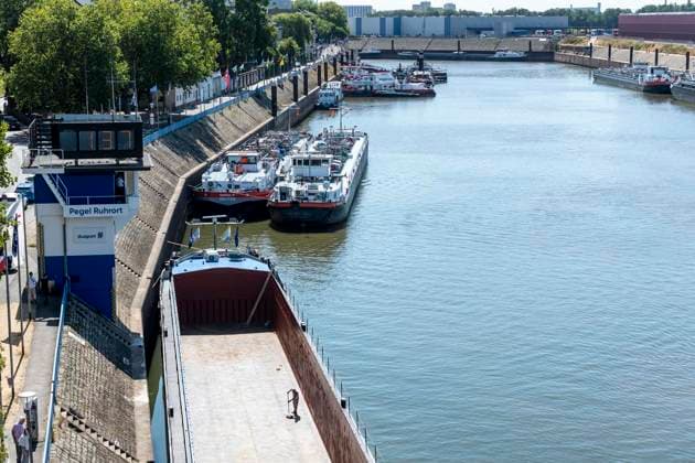 Pegel Ruhrort: Laut Vorhersage 1,33 m - der bisherige historische Tiefststand liegt bei 1,53. 12.08.2026 Duisburg ** NUR FÜR REDAKTIONELLE ZWECKE ** EDITORIAL USE ONLY **<p>Pegel Ruhrort: Laut Vorhersage 1,33 m - der bisherige historische Tiefststand liegt bei 1,53. 12.08.2026 Duisburg Deutschland NRW Duisburg Copyright: DanielxAttia *** Ruhrort Water Level: Forecast 1.33 m; the previous all-time low is 1.53 m. August 12, 2026, Duisburg ** FOR EDITORIAL USE ONLY ** EDITORIAL USE ONLY ** p Ruhrort Water Level: Forecast at 1.33 m; the previous all-time low is 1.53. August 12, 2026, Duisburg, Germany, North Rhine-Westphalia (NRW), Duisburg. Copyright DanielxAttia Copyright: DanielxAttia doc874jxnjf2chjlxtve8e ,EDITORIAL USE ONLY