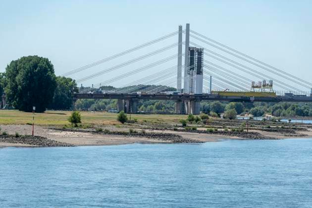 Pegel Ruhrort: Laut Vorhersage 1,33 m - der bisherige historische Tiefststand liegt bei 1,53. 12.08.2026 Duisburg ** NUR FÜR REDAKTIONELLE ZWECKE ** EDITORIAL USE ONLY **<p>Pegel Ruhrort: Laut Vorhersage 1,33 m - der bisherige historische Tiefststand liegt bei 1,53. 12.08.2026 Duisburg Deutschland NRW Duisburg Copyright: DanielxAttia *** Ruhrort Water Level: Forecast 1.33 m; the previous all-time low is 1.53 m. August 12, 2026, Duisburg ** FOR EDITORIAL USE ONLY ** EDITORIAL USE ONLY ** p Ruhrort Water Level: Forecast at 1.33 m; the previous all-time low is 1.53. August 12, 2026, Duisburg, Germany, North Rhine-Westphalia (NRW), Duisburg. Copyright DanielxAttia Copyright: DanielxAttia doc874jxpfmw481ka3qte2h ,EDITORIAL USE ONLY