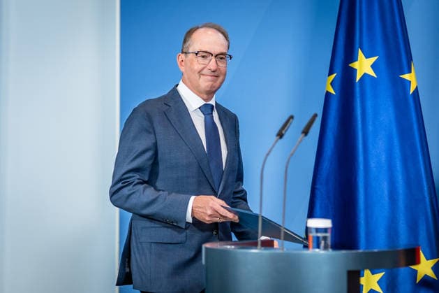 Alexander Dobrindt, Bundesinnenminister, während der Pressekonferenz im Kanzleramt;Pressekonferenz zur Reform des Rechts der Nachrichtendienste im Bundeskanzleramt, Berlin Berlin Deutschland Bundeskanzleramt *** Alexander Dobrindt, Federal Minister of the Interior, during a press conference at the Federal Chancellery on the reform of intelligence service law, Berlin, Germany, Federal Chancellery